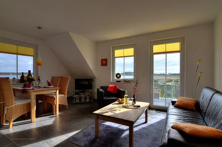 Essecke mit Blick auf den alten Fischerhafen.