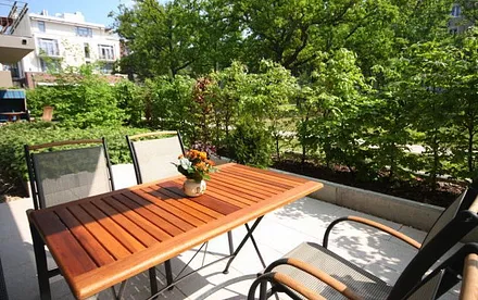 Terrasse mit Bestuhlung