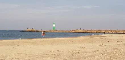 Schöner breiter Sandstrand