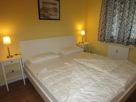 Schlafzimmer 1