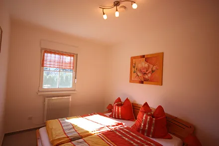 Schlafzimmer mit Doppelbett