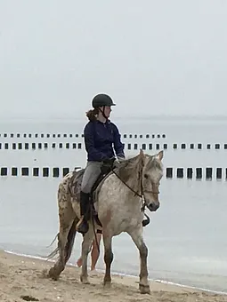 Reiten am Ufer der Ostsee 