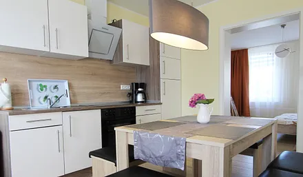 Küchenzeile mit Eßecke