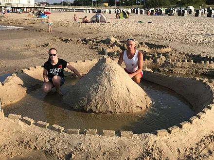 Sandburgen bauen - Spaß für Jung & Alt