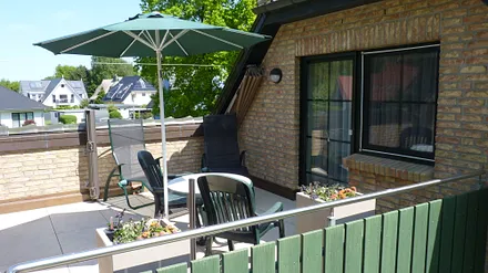 Balkon mit Sitz- & Relaxbereich inkl. Wind- & Sichtschutz