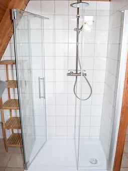 neue Dusche mit Regenbrause