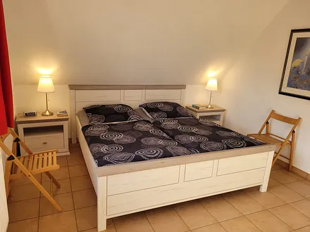 Schlafzimmer 1