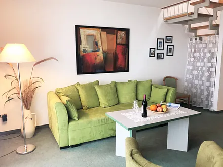 bequeme (ausziehbare Schlaf-) Couch für 2 Personen