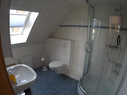 geräumiges Badezimmer