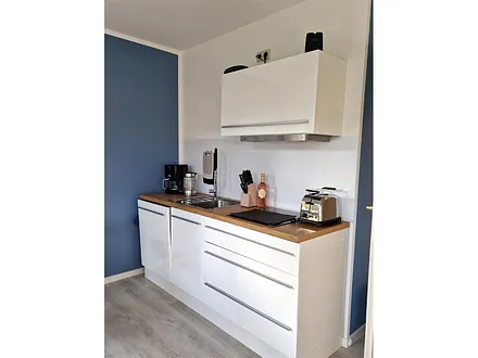 komplett eingerichtete Küchenzeile