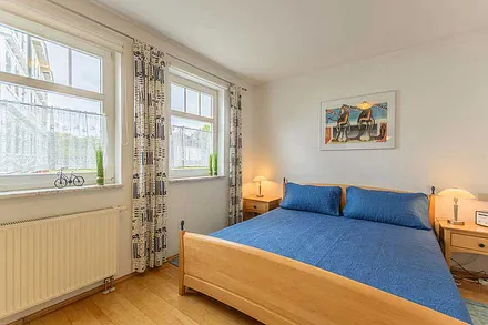 Schlafzimmer mit Doppelbett