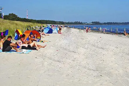 Strand von Juliusruh, nur 100 m von der Strandresidenz enfernt - Blick nach links