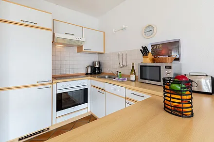 komplett eingerichtete Küche