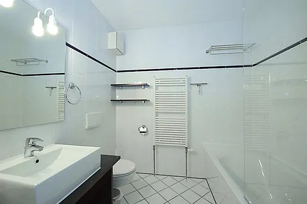 Badezimmer mit Badewanner