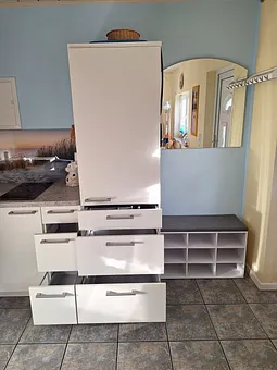 Viel Stauraum in den Schuppfächern , Schuhregal und Garderobe