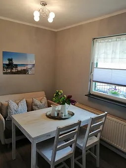 Esszimmer, auch als 2. Schlafzimmer nutzbar (1,20x2m)