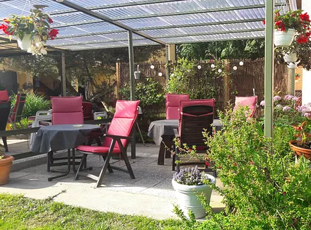 überdachte Sitzfläche