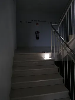 Im Treppenhaus 