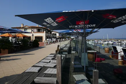 Promenade am Yachthafen