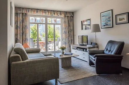 Wohnraum mit Ausgang zum Balkon