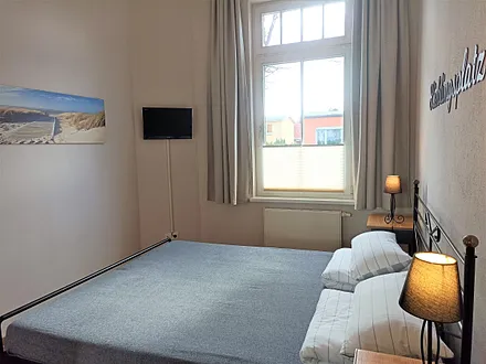 Schlafzimmer mit TV
