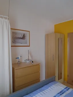 Kleiderschrank und Kommode für die Urlaubsgarderobe