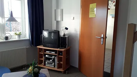 Wohnungstür mit Blick in den Flur