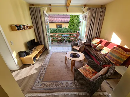 Sitzecke mit Schlafsofa und Balkon / WLAN kostenfrei (100 Mbit/s)