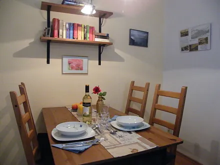 Die Eßecke bietet Platz für 4 Personen