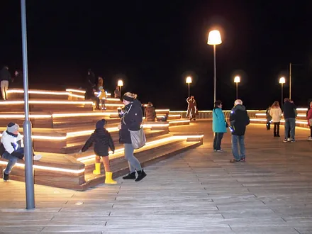 Neue Koserower Seebrücke bei Nacht