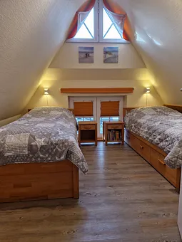 Schlafzimmer 3 im Spitzboden mit TV