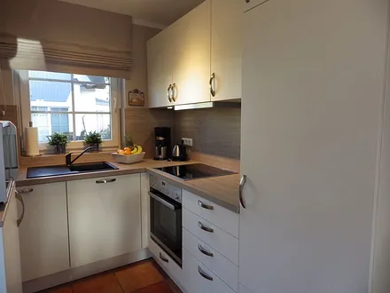 Neue, moderne und voll ausgestattete Küche