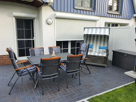 neue Terrasse mit Strandkorb