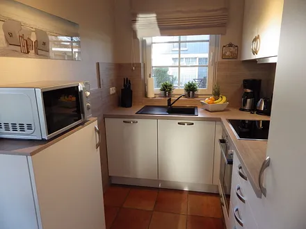 Neue, moderne und voll ausgestattete Küche