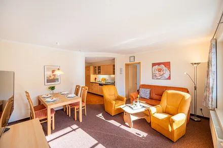 Wohnzimmer mit Essplatz