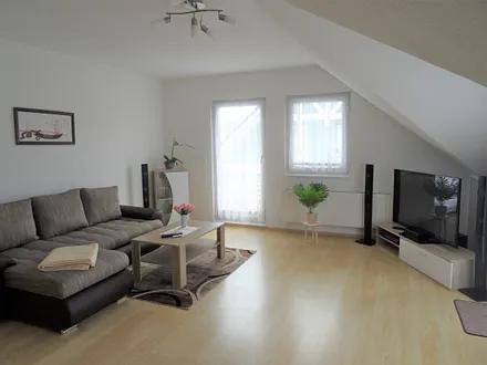 Wohnzimmer mit Balkon