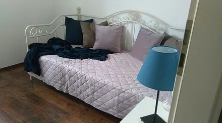 Kinder- Schlafzimmer Bett 90 x 200 cm, mit Fernseher