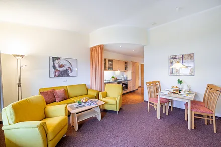 Wohnzimmer mit Essplatz