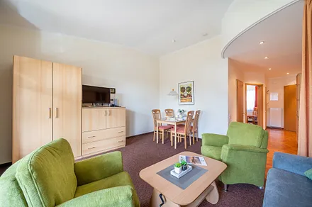 Wohnzimmer mit Essplatz