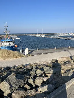 Der Yachthafen noch im “Winterschlaf”