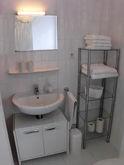 Badezimmer und Dusche