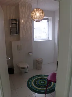 Badezimmer und Dusche