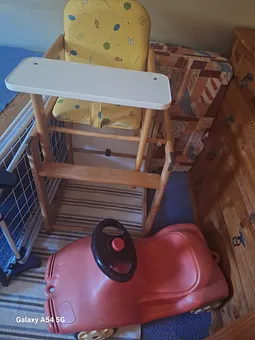 .. ein Kinder-Hochstühlchen.