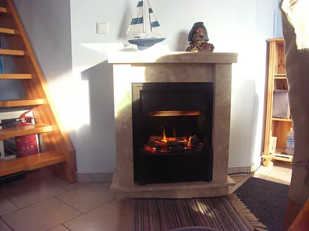 Im Winter oder an kühlen Tagen können Sie sich bei schöner Atmosphäre an unserem dampfenden Elektrokamin Körper und Seele erwärmen ! 