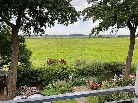 Vom ruhigen Balkon haben Sie einen wunderbaren Blick in die Natur. 