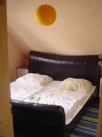 - in diesem sündigen unteren Schlafraum residieren die Eltern ! -