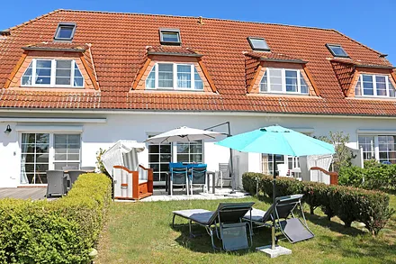 Garten mit Gartenmöblierung