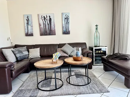 Wohnzimmer , neu mit Getränkekühlschrank