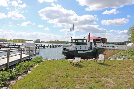 lecker essen im und am Räucherschiff im neuen Hafen Sellin 