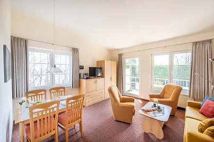 Wohnzimmer mit Essplatz